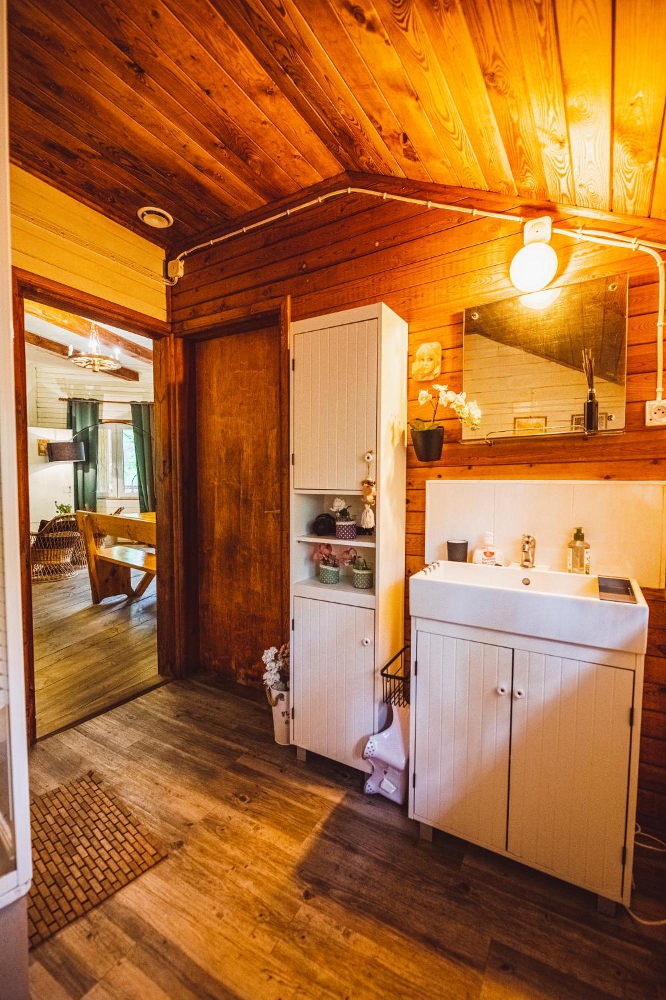 Cozy Nature Retreat With Patio Fireplace Garden Chalet *